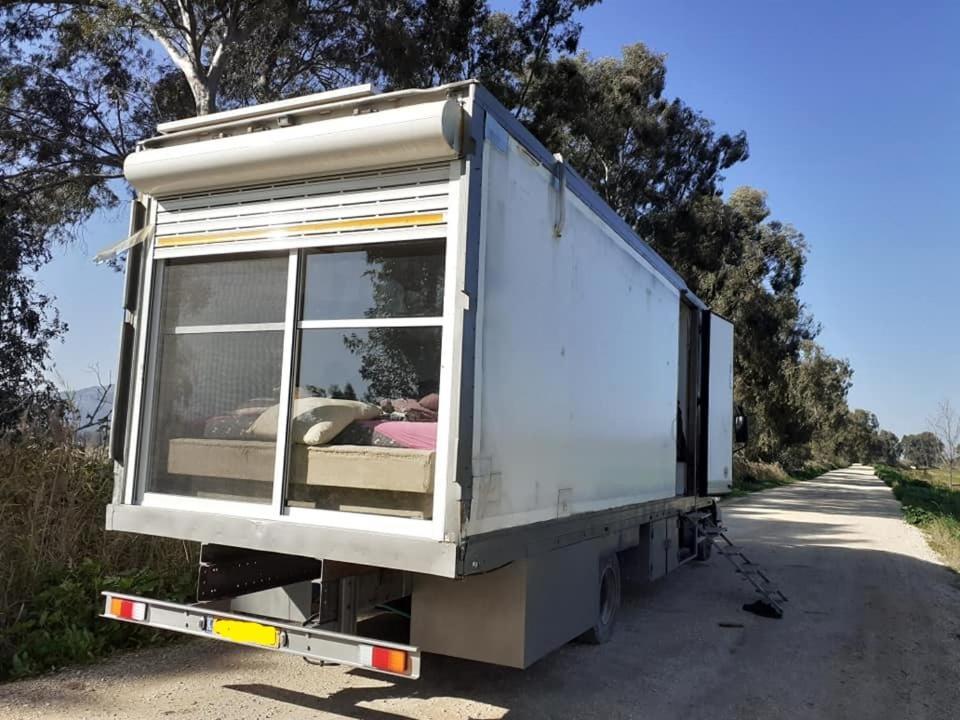 ברוכים קלע אלון Luxury Caravan Truck In The Golan Heights מראה חיצוני תמונה